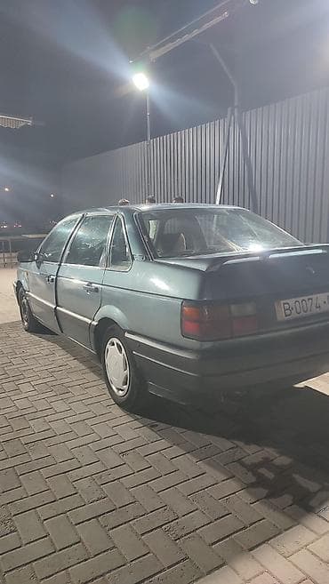 Volkswagen Passat: 1988 г., Кол менен иштөөчү, Бензин, Седан — 4