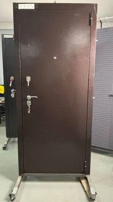 чорный металь: Входные двери: с металлическим покрытием с двух сторон (или — 6