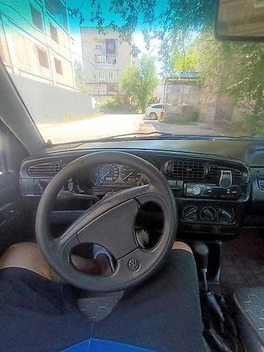 bestune nat: Volkswagen Vento: 1992 г., Седан — 5