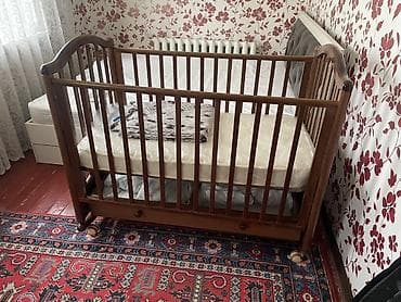 Детская кроватка из массива дерева с матрасом. - Классическая