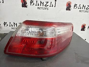 red cell: Задний правый стоп-сигнал Toyota 2005 г., Б/у, Оригинал, Япония — 1