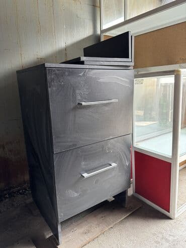 Отургучтар, табуреттер: Кийим үчүн комод, Колдонулган, Күзгүсүз, ЛДСП, түсү - Кара, Өзү алып кетүү — 1