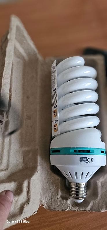 лампачка: Лампочка 1 штука новая рабочая энергосберегающая 65 ватт Отдам за — 2