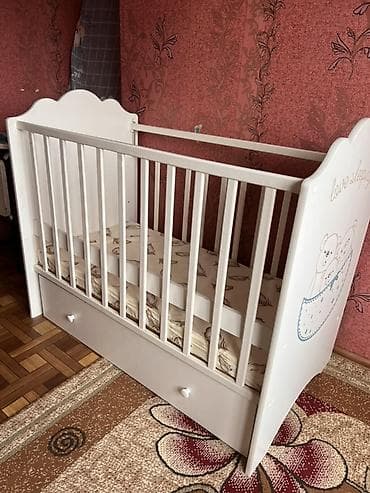 детский спалный: Детская кроватка с бортиками и выдвижным нижним ящиком. Особенности — 4