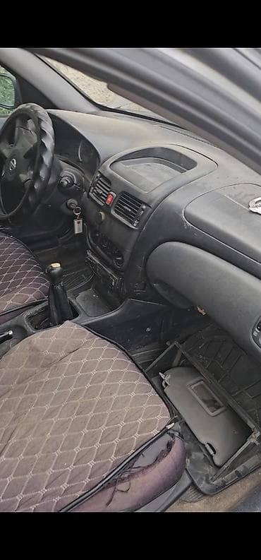 Разбор Nissan Almera (N16), серебристый седан, разбор по запчастям — 3