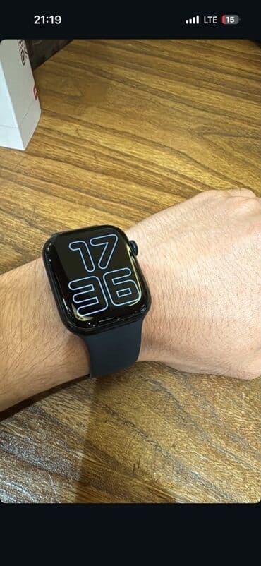 епел воч: Смарт‑часы с прямоугольным сенсорным экраном и силиконовым ремешком — 1