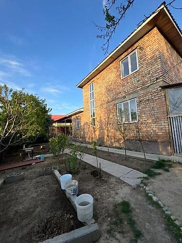 Дом с участком и большим навесом для авто - Кирпичный двухэтажный дом