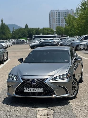 Lexus ES: 2020 г., Гибрид, Седан