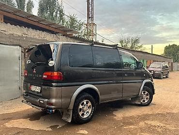 Mitsubishi Delica: 2002 г. — 6