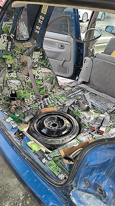 bwv e34: Mazda Demio: 2003 г., 1.5 л, Ручные, Бензин, Хэтчбэк — 4