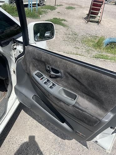 обмен на одисей: Honda Odyssey: 1998 г., Автомат — 4