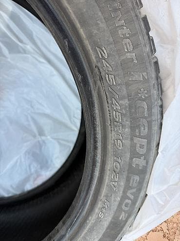 24545 r19 лето: Зимняя резина. Около 80-90%. Без шишек. 245/45/19. Комплект 4 шт — 1