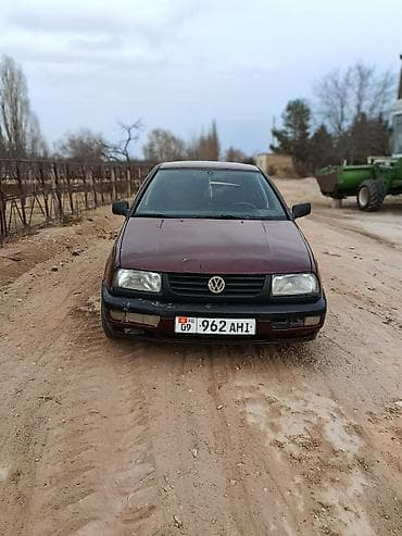 Volkswagen Vento: 1994 г., 1.6 л, Механика, Бензин, Седан