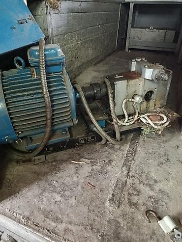 для откачки воды: Насосный агрегат с электродвигателем Состав: - Электродвигатель — 2