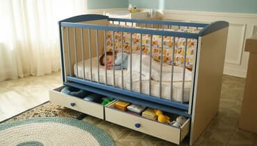 детская кровать с матрасом: Продам детскую кроватку - качалку. С одной стороны борт есть, с другой — 1