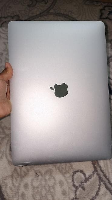Ноутбук Apple MacBook (серебристый алюминиевый корпус) - Серия