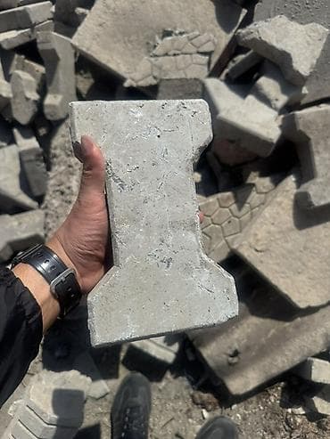 пескоблока рабочие: Тротуарная плитка “Кость” (бетонная) Описание: - Форма: «косточка» — 2