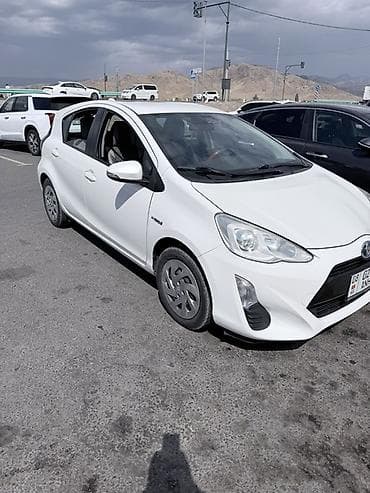 тоёта айго: Toyota Prius C: 2016 г., 1.5 л, Автомат, Гибрид, Хэтчбэк — 2