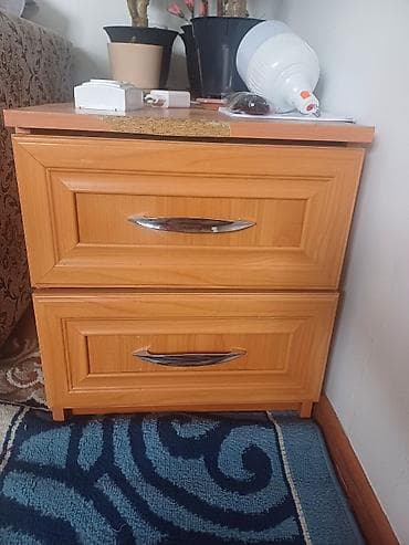 табуретки купить: Прикроватная тумба, Б/у, С зеркалом, цвет - Коричневый, ЛДСП, Самовывоз — 1