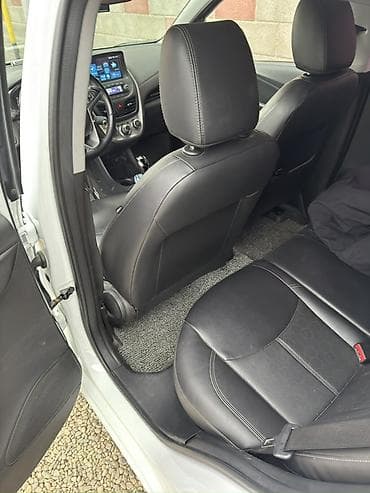 lada 2105: Chevrolet Spark: 2016 г., 1 л, Автомат, Бензин, Хэтчбэк — 7