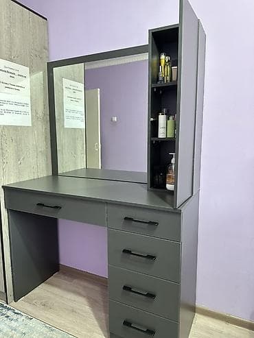 зеркало с тумбой в спальню: Туалетный столик, Б/у, С зеркалом, цвет - Серый, ЛДСП — 3