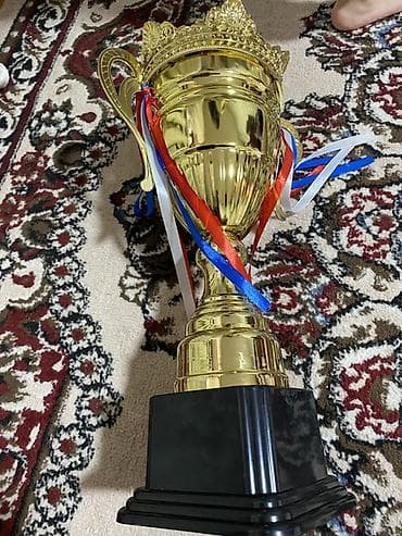 Кубок-премиум с крышкой и ручками - Материал: металл под золото