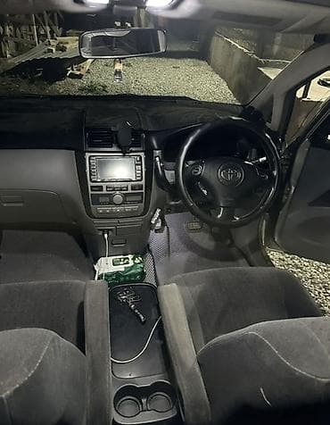 бар авто: Toyota Ipsum: 2002 г., 2.4 л, Автомат, Бензин, Вэн/Минивэн — 9