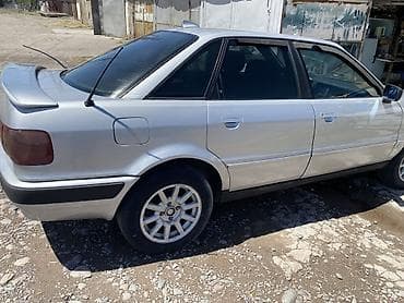 Унаа сатуу: Audi 80: 1993 г., 2 л, Кол менен иштөөчү, Бензин, Седан — 3