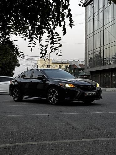 Toyota Camry: 2018 г., 2.5 л, Автомат, Гибрид, Седан