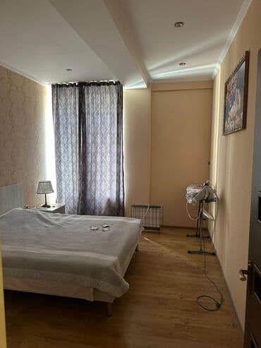 срочно продаётся 1 комнатная квартира в районе ошского рынка по улице кенсуйская: 30 м², С мебелью — 4