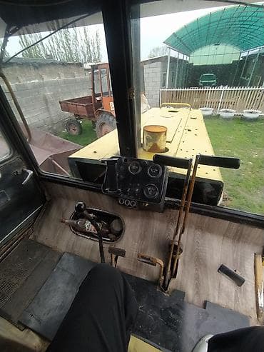 продаю трактор т28: Гусеничный трактор (желтый), универсальный для сельхозработ и — 5