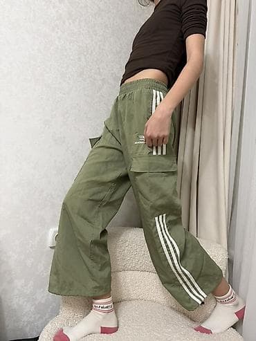 клеточные штаны: Спортивные штаны карго, оливкового цвета. - Свободный прямой крой — 4
