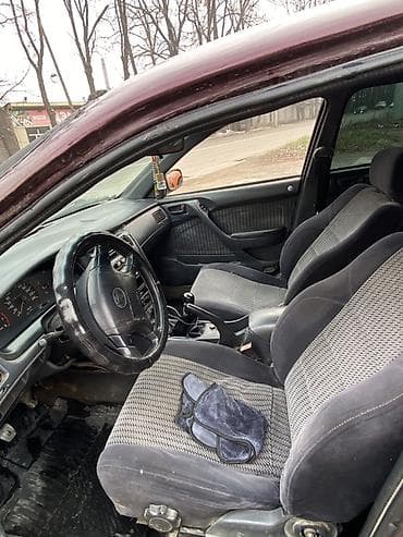 Транспорт: Toyota Carina E: 1995 г., 2 л, Кол менен иштөөчү, Бензин, Седан — 1