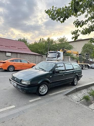 Volkswagen Passat Variant: 1989 г., 1.8 л, Механика, Бензин, Универсал