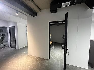 5: Аренда офисов, 220 м², В жилом комплексе, 1 линия, С оборудованием, С отдельной кухней — 3