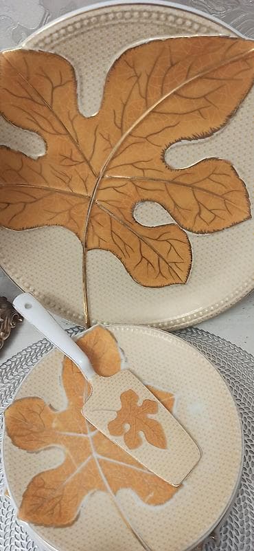 фарфоровый стол: Набор посуды и декора для сервировки стола (разнообразные предметы) — 4