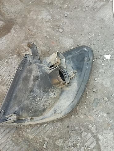 себе: Правый поворотник Subaru 2000 г., Б/у, Оригинал — 2