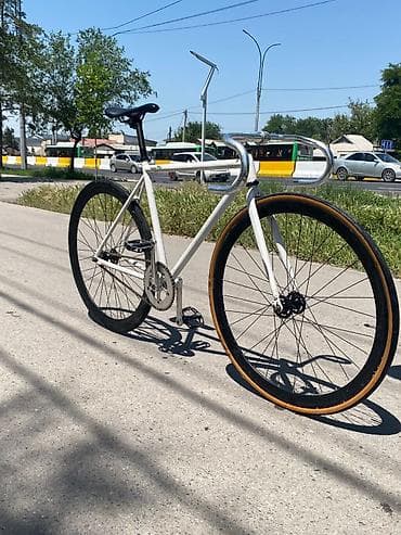 Трековый фикс-байк (single speed/фикс) - Рама: стальная, классическая at lalafo.kg Трековый фикс-байк (single speed/фикс) - Рама: стальная, классическая