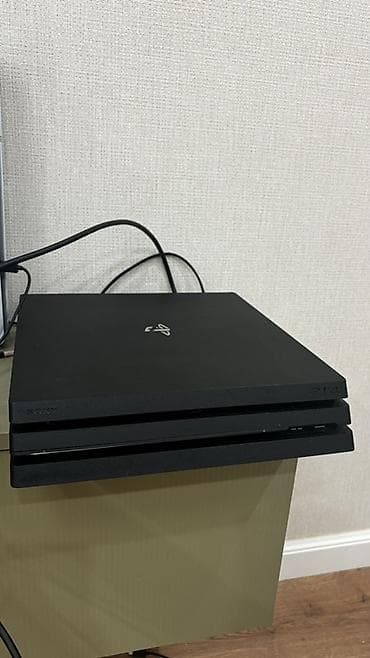 PlayStation 4 Pro (черный) — игровая консоль Sony с поддержкой 4K и