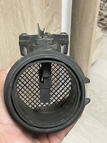 Расходомер воздуха (ДМРВ) Bosch ( рабочий но чут сломали ) - at lalafo.kg Расходомер воздуха (ДМРВ) Bosch ( рабочий но чут сломали ) -