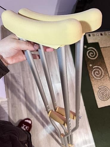 Подмышечные костыли, пара. - Материал: легкий алюминиевый сплав. -