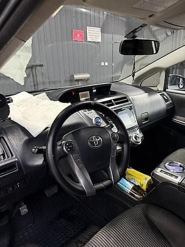 5: Toyota Prius V: 2016 г., 1.8 л, Автомат, Гибрид, Универсал — 7