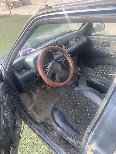 для салона авто: Компактный городской хэтчбек, 5 дверей, синий цвет кузова. Практичный — 2