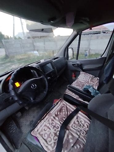 минивен фото: Mercedes-Benz Sprinter, белый фургон/цельнометаллический кузов — 5