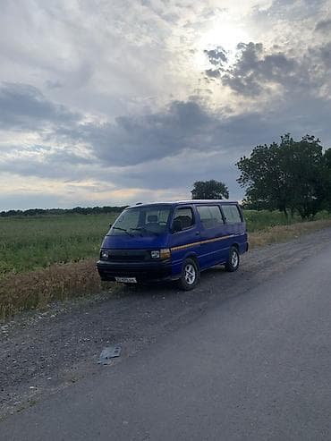 2 8: Toyota Hiace: 1995 г., 2 л, Механика, Бензин, Фургон — 1