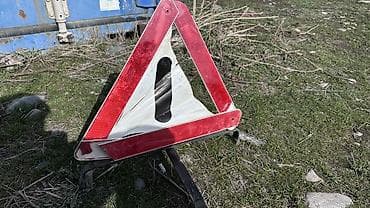 глушитель на авто: Автомобильный комплект безопасности Состав: - Огнетушитель пенный — 7