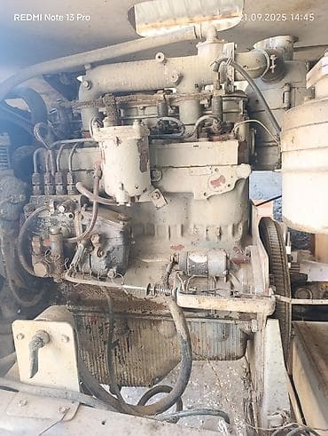 кукурузные комбайны: Продаю 2 прицепа зиловских (один прицеп самосвал 200) (другой — 9