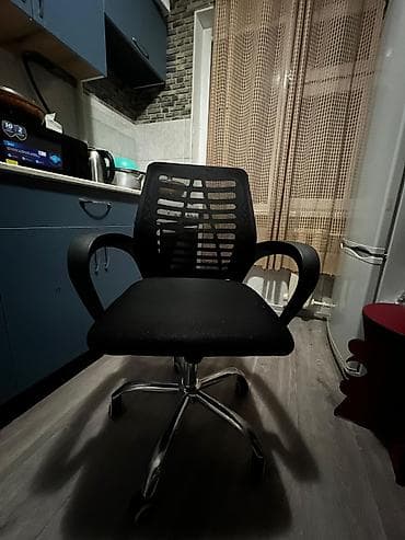 куплю стол со стульями: Комплект офисной мебели, Кресло, Металл, цвет - Черный — 2