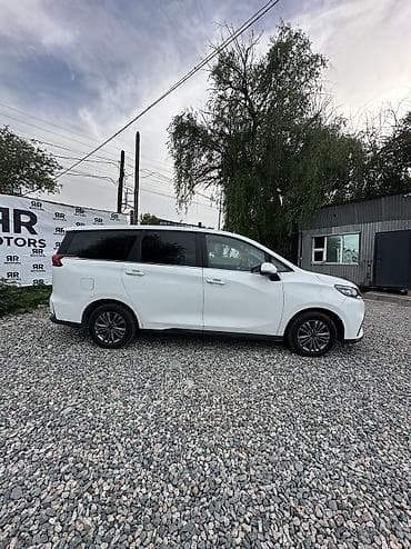dongfeng s50ev: MAXUS G50
2021/11.
1.5 turbo 
Автомат 
10.300$ 
Миниторг у капота — 7
