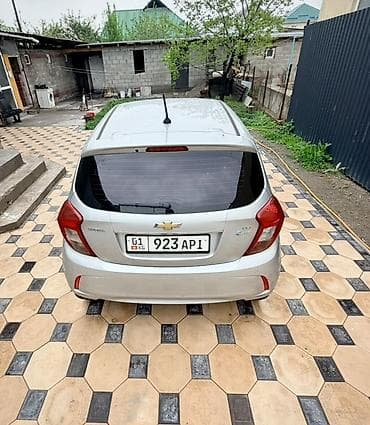 lada 2105: Chevrolet Spark: 2017 г., 1 л, Автомат, Бензин, Хэтчбэк — 4